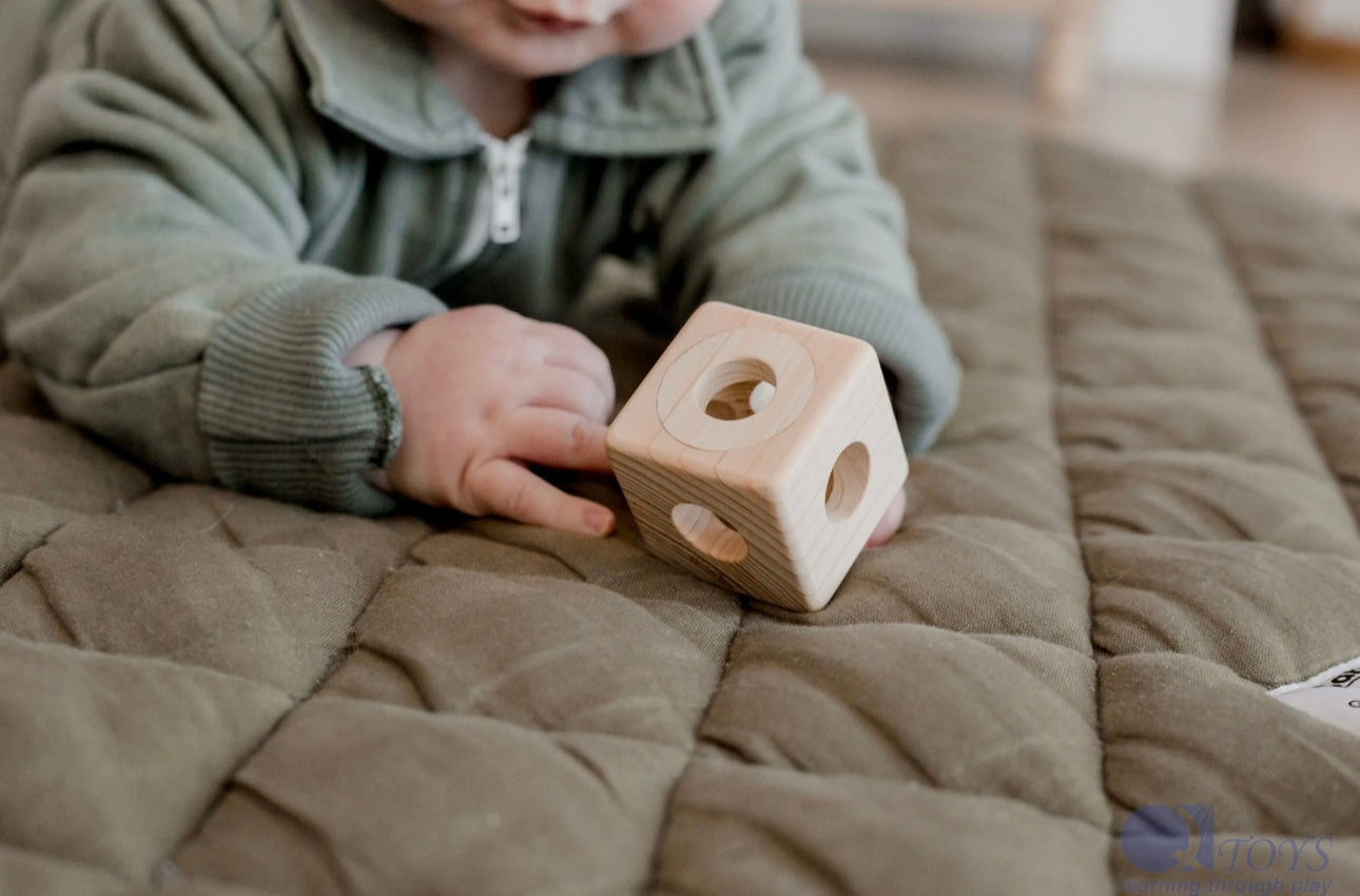 Cube Rattle - Q Toys