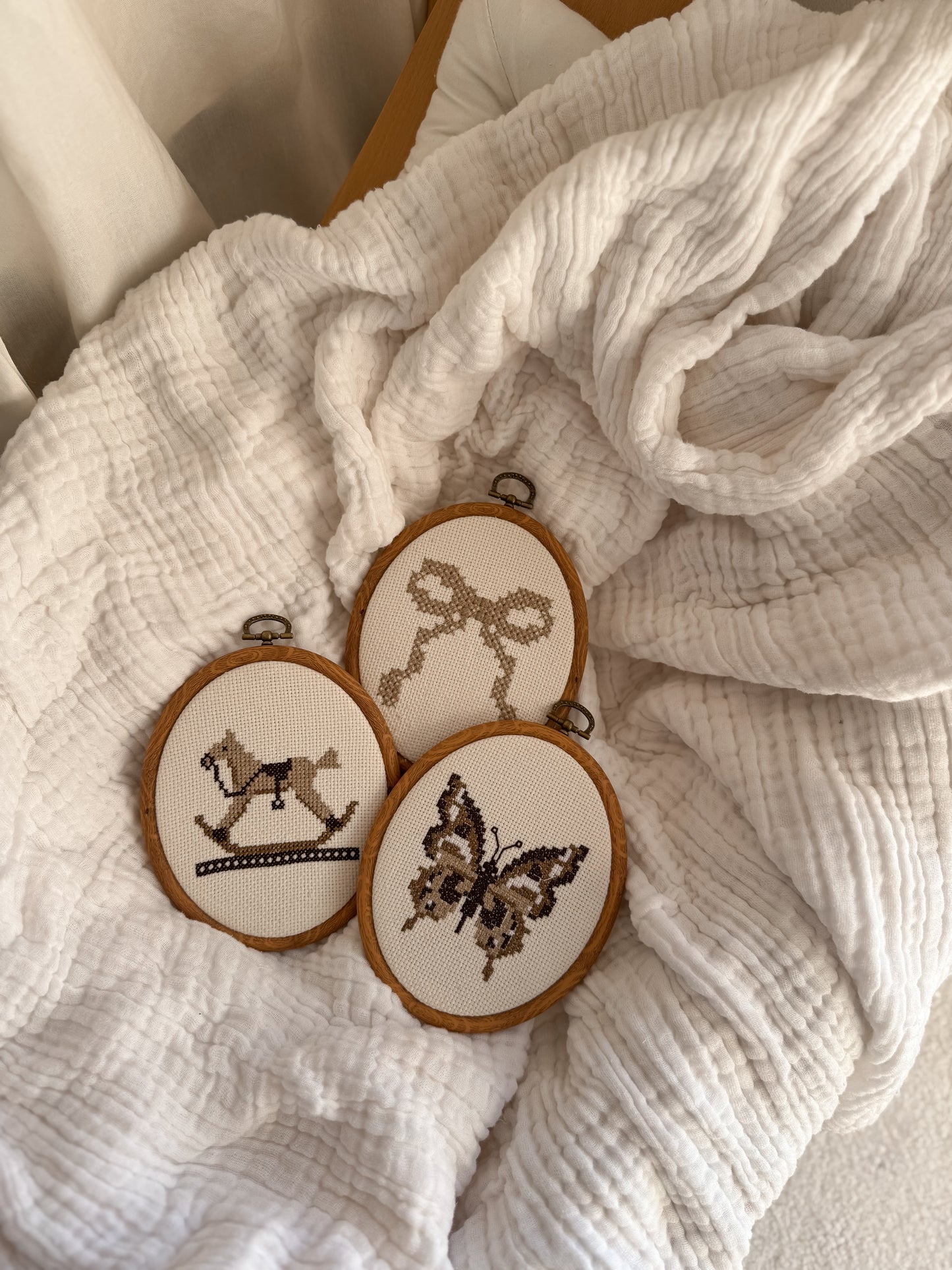 Heirloom Picture Hoops