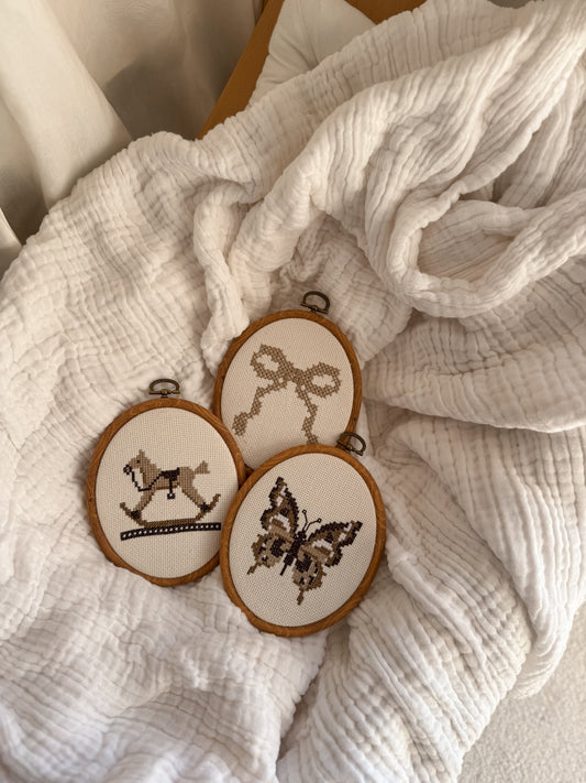 Heirloom Picture Hoops